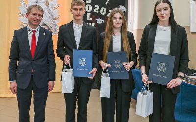 BURMISTRZ BRUS POGRATULOWAŁ MATURZYSTOM KLO