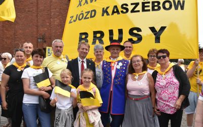 BURMISTRZ BRUS UHONOROWANY "BURSZTYNOWĄ KLËKĄ" – BRUSZANIE NA XXVI ŚWIATOWYM ZJEŹDZIE KASZUBÓW