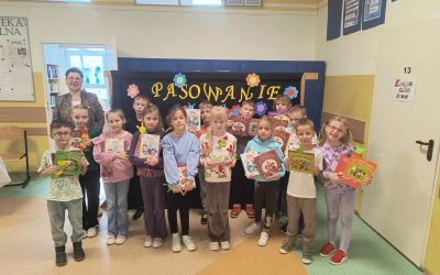 SP NR 1 W BRUSACH: Pasowanie uczniów klas pierwszych na czytelników w Szkole Podstawowej nr 2 w Brusach