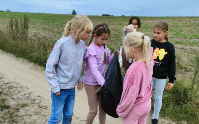 SP W CZAPIEWICACH: Uczniowie naszej szkoły „Sprzątają Świat”
