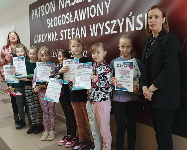 SP LEŚNO: "STWOREK Z SZEŚCIANU" I "MATEMATYCZNA FARMA"