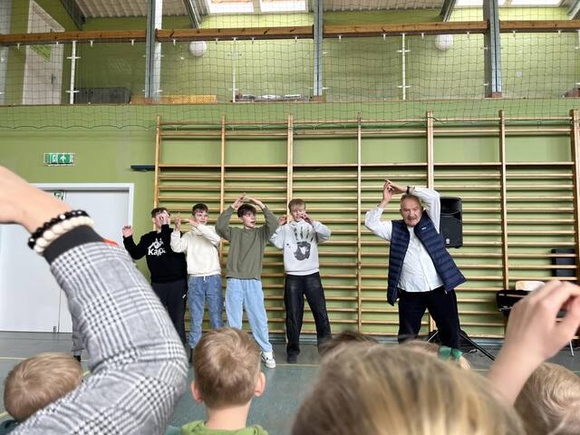 SP LEŚNO: KONCERT W SZKOLE