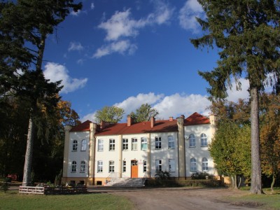 Kaszubska Marszruta -  dworek rodziny Sikorskich w Wielkich Chełmach (obecnie szkoła podstawowa)