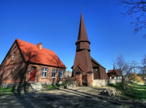 Remont posadzki w prezbiterium zabytkowego kościoła w Leśnie