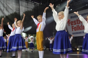 MIĘDZYNARODOWY FESTIWAL FOLKLORU - SOBOTNIE WYSTĘPY W BRUSACH