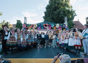 KRËBANE Z CHABROWYM KOGUTEM – SUKCES NA POMORSKIM FESTIWALU ZESPOŁÓW LUDOWYCH