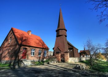 Remont posadzki w prezbiterium zabytkowego kościoła w Leśnie
