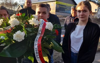 SP LUBNIA: 78. rocznica bitwy pod Męcikałem – hołd poległym partyzantom Tajnej Organizacji Wojskowej „Gryf Pomorski”