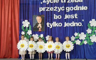 20. ROCZNICA NADANIA IMIENIA KARD. STEFANA WYSZYŃSKIEGO SZKOLE PODSTAWOWEJ W LEŚNIE