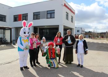 ZAJĄCZEK Z ORLIKA ODWIEDZIŁ PACJENTÓW SZPITALI W KOŚCIERZYNIE I CHOJNICACH