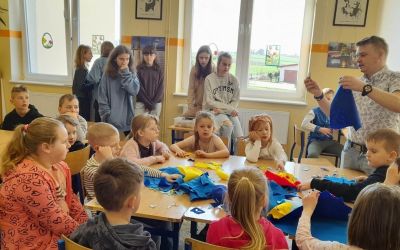 SP LUBNIA: Warsztaty regionalne w Lubni – filcowe broszki oraz pokaz „bùczki”