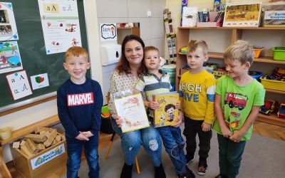 PRZEDSZKOLE NR 1 W BRUSACH: JESIENNE CZYTANIE NA DYWANIE- akcja czytelnicza w grupie Zuchów z Przedszkola nr 1 w Brusach