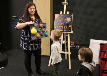 POZNAJĄ TAJEMNICE KOSMOSU