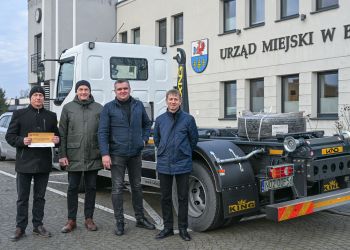 GMINA BRUSY WZMACNIA BEZPIECZEŃSTWO - DO MIASTA TRAFIŁ NOWY POJAZD TYPU HAKOWIEC