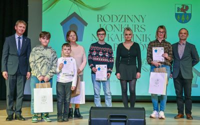 ROZSTRZYGNIĘTO RODZINNY KONKURS NA KARMNIK DLA PTAKÓW