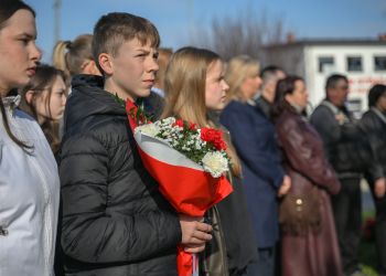 W HOŁDZIE OFIAROM ZBRODNI KATYŃSKIEJ I KATASTROFY SMOLEŃSKIEJ - UROCZYSTOŚĆ W BRUSACH