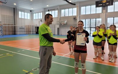 SP NR 1 W BRUSACH: Gminne Igrzyska Młodzieży Szkolnej w piłce siatkowej dziewcząt